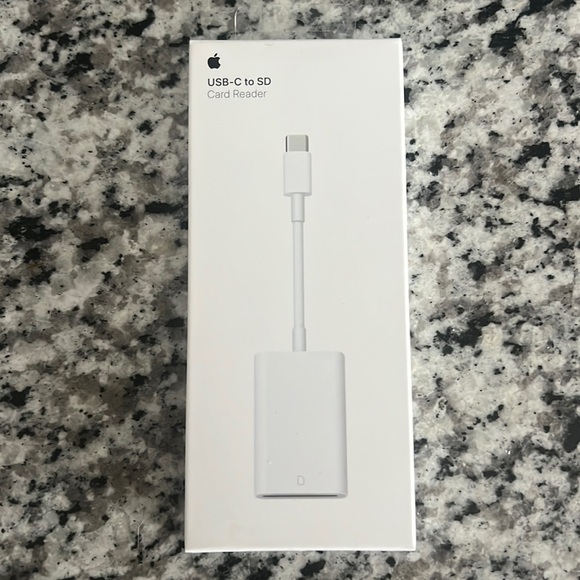 Apple USB-C to SD - Picture 1 of 2